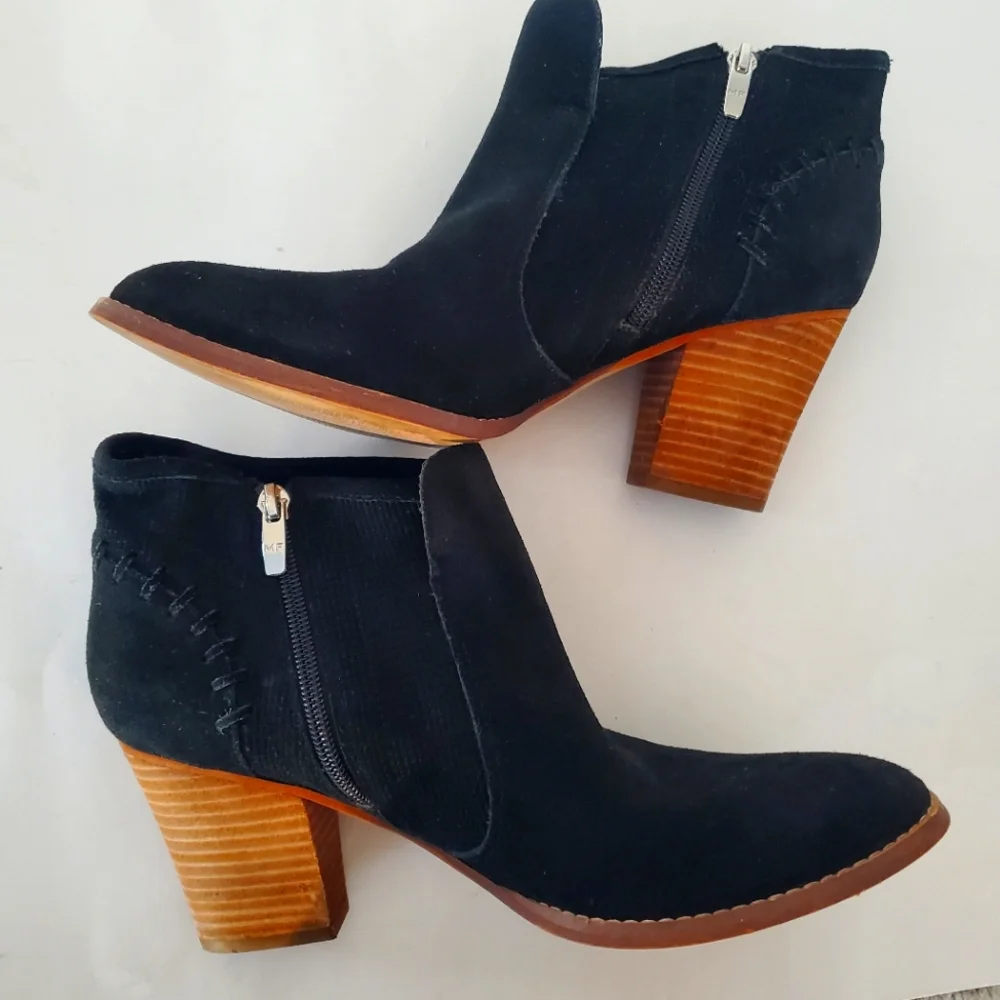 MARC FISHER 9.5 CADIS Black Suede Booties Side Zip 3.5" Stack Heel Western Boho - Picture 15 of 15